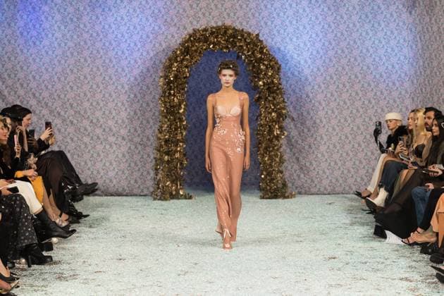 Aadnevik SS26 Show at London Fashion Week LONDON, UNITED KINGDOM - SEPTEMBER 21: A model walks the runway during Aadnevik Spring Summer 2026 show a la memoire de Marie Antoinette the last Queen at The Royal Horseguards Hotel as part of London Fashion Week in London, United Kingdom on September 21, 2025. Wiktor Szymanowicz Anadolu London United Kingdom. Editorial use only. Please get in touch for any other usage.  Copyright: x2025xAnadoluxWiktorxSzymanowiczx