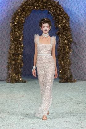 Aadnevik SS26 Show at London Fashion Week LONDON, UNITED KINGDOM - SEPTEMBER 21: A model walks the runway during Aadnevik Spring Summer 2026 show a la memoire de Marie Antoinette the last Queen at The Royal Horseguards Hotel as part of London Fashion Week in London, United Kingdom on September 21, 2025. Wiktor Szymanowicz Anadolu London United Kingdom. Editorial use only. Please get in touch for any other usage.  Copyright: x2025xAnadoluxWiktorxSzymanowiczx