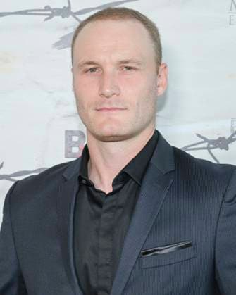 September 21, 2025, Los Angeles, California, USA: YAN TUAL attends Bau, Artist At War World Premiere. Los Angeles USA - ZUMAb173 20250921_aap_b173_012 Copyright: xBillyxBennightx