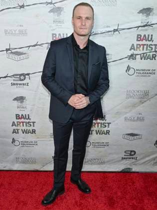 September 21, 2025, Los Angeles, California, USA: YAN TUAL attends Bau, Artist At War World Premiere. Los Angeles USA - ZUMAb173 20250921_aap_b173_010 Copyright: xBillyxBennightx