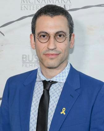 September 21, 2025, Los Angeles, California, USA: Actor ADAM TSEKHMAN attends Bau, Artist At War World Premiere. Los Angeles USA - ZUMAb173 20250921_aap_b173_025 Copyright: xBillyxBennightx