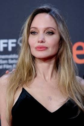 Couture - Red Carpet - 73rd San Sebastian International Film Festival Angelina Jolie attends the red carpet of the film Couture during the 73rd San Sebastian Donostia International Film Festival - Zinemaldia in San Sebastian, Spain, on September 21, 2025. San Sebastian Spain  Copyright: xCOOLMediax originalFilename: coolmedia-notitle250922_npzSR.jpg