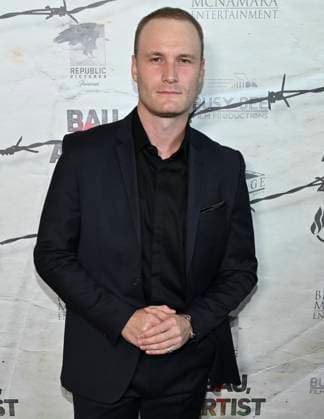 September 21, 2025, Los Angeles, California, USA: YAN TUAL attends Bau, Artist At War World Premiere. Los Angeles USA - ZUMAb173 20250921_aap_b173_030 Copyright: xBillyxBennightx