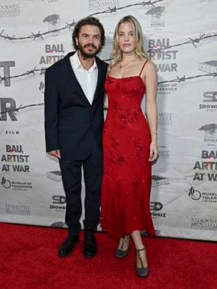September 21, 2025, Los Angeles, California, USA: American actor EMILE HIRSCH and LEAH BRANSON attend Bau, Artist At War World Premiere. Los Angeles USA - ZUMAb173 20250921_aap_b173_031 Copyright: xBillyxBennightx