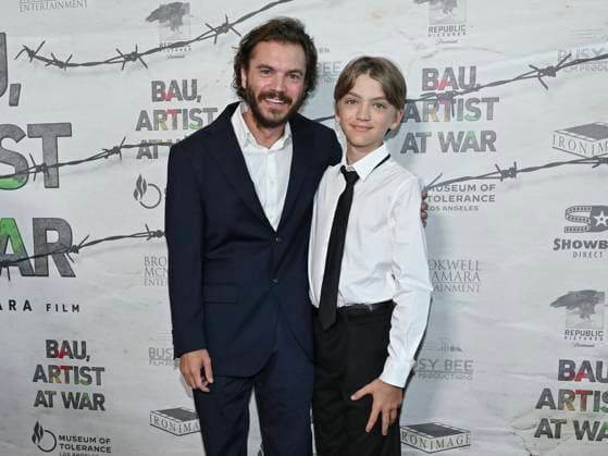 September 21, 2025, Los Angeles, California, USA: American actor EMILE HIRSCH and VALOR HIRSCH attend Bau, Artist At War World Premiere. Los Angeles USA - ZUMAb173 20250921_aap_b173_032 Copyright: xBillyxBennightx