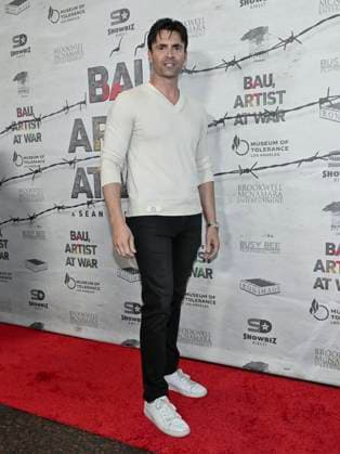 September 21, 2025, Los Angeles, California, USA: Director SEAN MCNAMARA and family attend Bau, Artist At War World Premiere. Los Angeles USA - ZUMAb173 20250921_aap_b173_041 Copyright: xBillyxBennightx