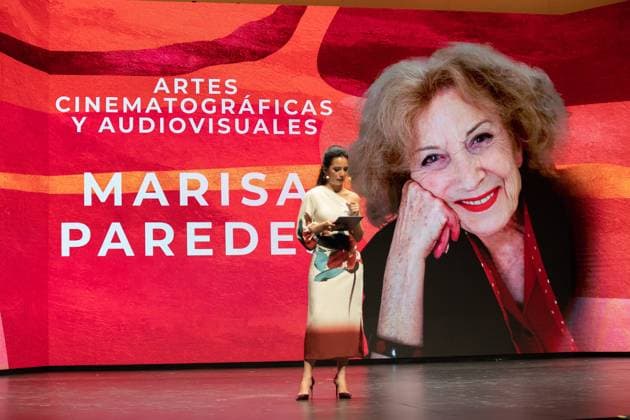 Ayuso presides over the presentation of the International Medal of the Arts and the Culture Awards 2025 of the Regional Government The daughter of Marisa Paredes, collects a posthumous award to her mother, during the presentation of the International Medal of the Arts and the Culture Awards 2025 of the Regional Government, at the Teatro Auditorio San Lorenzo de El Escorial, on September 22, 2025, in San Lorenzo de El Escorial, Madrid Spain The presentation of the International Medal of the Arts and the Culture Awards 2025 of the Regional Government of Madrid is an institutional act that recognizes extraordinary careers and contributions to the cultural, artistic and creative life of the Community of Madrid and Spain, in different disciplin  Copyright: xRafaelxBastantex 6973984