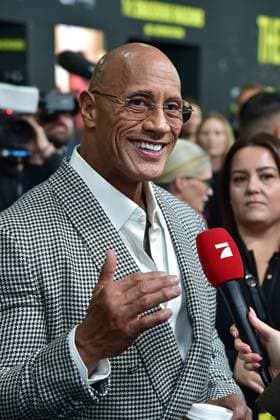 German premiere of THE SMASHJING MACHINE German premiere of THE SMASHJING MACHINE German premiere of THE SMASHJING MACHINE German premiere of THE SMASHJING MACHINE German premiere of THE SMASHJING MACHINE Arrival at the German premiere of THE SMASHJING MACHINE with Dwayne Johnson in Berlin on, 22 09 2025 Photopress Mueller