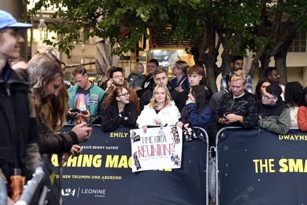German premiere of THE SMASHING MACHINE Fans at the German premiere of THE SMASHING MACHINE in Berlin Date 22 09 2025 Copyright: xEventpressxBerndtx