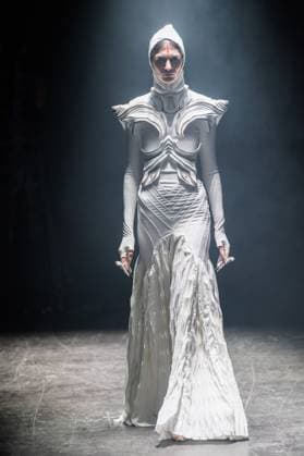 Hengdi Wang SS26 Show at London Fashion Week LONDON, UNITED KINGDOM - SEPTEMBER 22: A model walks the runway during Hengdi Wang Spring Summer 2026 show at London Fashion Week in London, United Kingdom on September 22, 2025. Wiktor Szymanowicz Anadolu London United Kingdom. Editorial use only. Please get in touch for any other usage.  Copyright: x2025xAnadoluxWiktorxSzymanowiczx