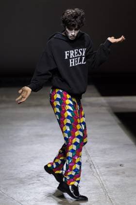 Ashish SS26 Show At London Fashion Week LONDON, UNITED KINGDOM - SEPTEMBER 22, 2025: A model walks the runway during Ashish Spring Summer 2026 Fresh Hell show at London Fashion Week in London, United Kingdom on September 22, 2025. London Greater London United Kingdom  Copyright: xWIktorxSzymanowiczx originalFilename: szymanowicz-ashishss250922_npBNN.jpg