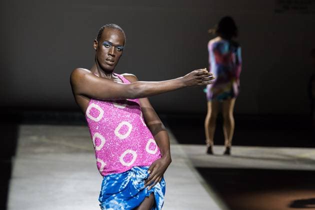 Ashish SS26 Show At London Fashion Week LONDON, UNITED KINGDOM - SEPTEMBER 22, 2025: A model walks the runway during Ashish Spring Summer 2026 Fresh Hell show at London Fashion Week in London, United Kingdom on September 22, 2025. London Greater London United Kingdom  Copyright: xWIktorxSzymanowiczx originalFilename: szymanowicz-ashishss250922_npdeM.jpg