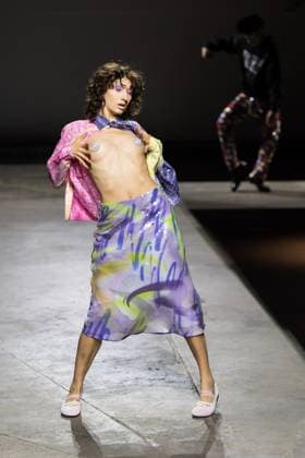 Ashish SS26 Show At London Fashion Week LONDON, UNITED KINGDOM - SEPTEMBER 22, 2025: A model walks the runway during Ashish Spring Summer 2026 Fresh Hell show at London Fashion Week in London, United Kingdom on September 22, 2025. London Greater London United Kingdom  Copyright: xWIktorxSzymanowiczx originalFilename: szymanowicz-ashishss250922_npTQv.jpg