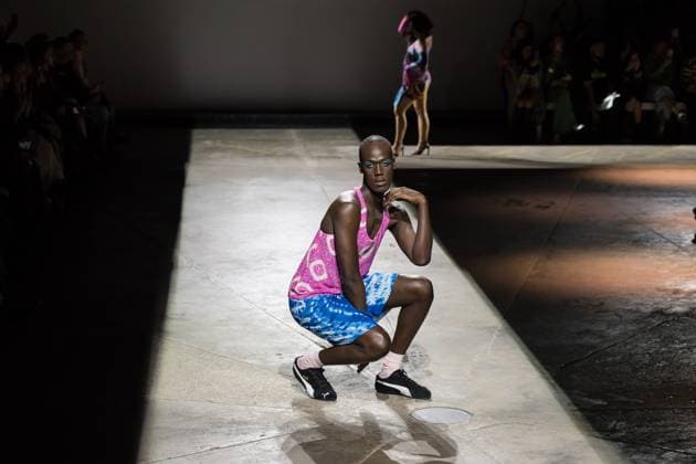 Ashish SS26 Show At London Fashion Week LONDON, UNITED KINGDOM - SEPTEMBER 22, 2025: A model walks the runway during Ashish Spring Summer 2026 Fresh Hell show at London Fashion Week in London, United Kingdom on September 22, 2025. London Greater London United Kingdom  Copyright: xWIktorxSzymanowiczx originalFilename: szymanowicz-ashishss250922_npZlw.jpg