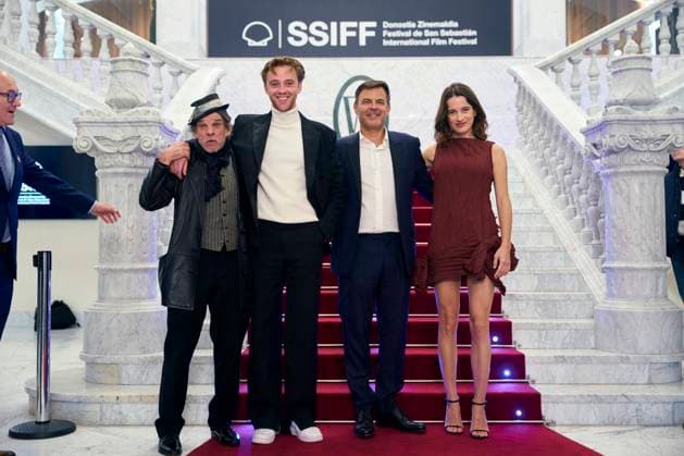 San Sebastian - L Etranger Screening Francois Ozon, Denis Lavant, Rebecca Marder, Benjamin Voisin attended L etranger The Stranger Red Carpet during 73rd San Sebastian International Film Festival at Victoria Eugenia Theatre on September 22, 2025 in Donostia San Sebastian, Spain Photo by ABACAPRESS.COM San Sebastian Euskadi Spain  Copyright: xABACAx