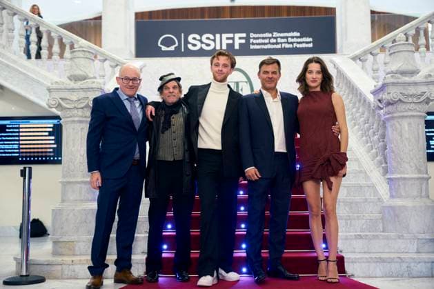 San Sebastian - L Etranger Screening Francois Ozon, Denis Lavant, Rebecca Marder, Benjamin Voisin attended L etranger The Stranger Red Carpet during 73rd San Sebastian International Film Festival at Victoria Eugenia Theatre on September 22, 2025 in Donostia San Sebastian, Spain Photo by ABACAPRESS.COM San Sebastian Euskadi Spain  Copyright: xABACAx