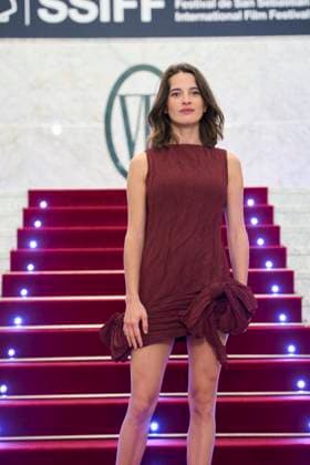 San Sebastian - L Etranger Screening Rebecca Marder attended L etranger The Stranger Red Carpet during 73rd San Sebastian International Film Festival at Victoria Eugenia Theatre on September 22, 2025 in Donostia San Sebastian, Spain Photo by ABACAPRESS.COM San Sebastian Euskadi Spain  Copyright: xABACAx