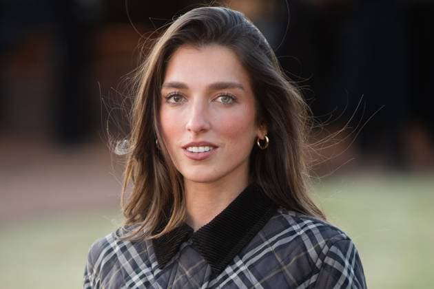 Burberry SS26 Runway Show Arrivals - Kensington Palace Gardens, London, UK Rina Lipa arrives for Burberry s SS26 Runway Show during London Fashion Week at Kensington Palace Gardens, London, England, UK on Monday 22 September, 2025., Credit:Justin Ng Avalon UK, England, London, Kensington Palace Gardens Copyright: xJustinxNgx xAvalonx 1039467547