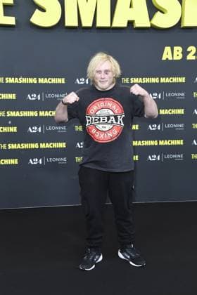 Frederic Vosgroene the Neanderthal at the German premiere of THE SMASHING MACHINE in Berlin on 22 09 2025