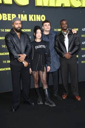 Barry Hammerschmidt, Eda Schmidt, guest and Melo at the premiere of the movie The Smashing Machine at Zoo Palast Berlin, 22 09 2025 Foto:xN.xKubelkax xFuturexImagex machine_5946