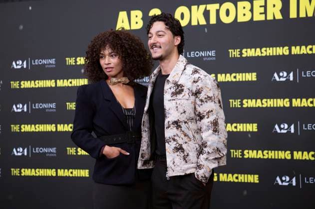 Aysha Joy Samuel with companion at the premiere of the movie The Smashing Machine at Zoo Palast Berlin, 22 09 2025 Foto:xJ.xKnowlesx xFuturexImagex machine_5800