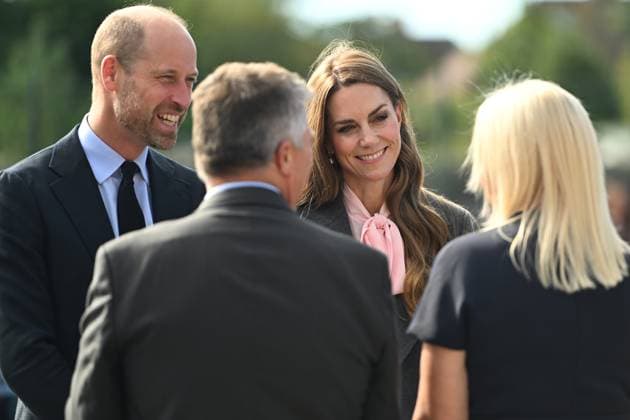 The Prince and Princess of Wales visit Farnborough Road Infant and Junior School The Prince and Princess of Wales visit Farnborough Road Infant and Junior School to show their ongoing support to the Southport community following the attack in July 2024, in which three girls, Alice da Silva Aguiar, Bebe King and Elsie Dot Stancombe, were tragically killed at a dance class in Southport, Merseyside, UK, on the 23rd September 2025. Picture by Eddie Mulholland WPA-Pool Southport Farnborough Road Infant and Junior School Merseyside United Kingdom  WHA-0803