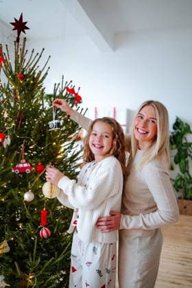 Family decorating Christmas tree together indoors during the holiday model released, Symbolfoto property released, MDOF03075