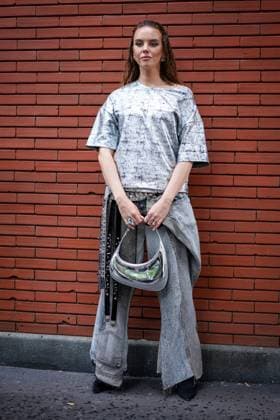 Street Style at Milan Fashion Week 2025 - Diesel in Milan, Italy on 23 September 2025. Street Style: A guest is seen outside of the Diesel fashion show during the Milan Fashion Week Womenswear Spring Summer 2026 in Milan, Italy on 23 September 2025., Credit:Stefano Costantino TTL Avalon Italy, Milan  Copyright: xStefanoxCostantinoxTTLx xAvalonx 1039630580