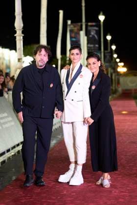 73rd San Sebastian International Film Festival: Flores para Antonio Red Carpet Alba Flores, Isaki Lacuesta, Elena Molina attended Flores para Antonio Red Carpet during 73rd San Sebastian International Film Festival at Victoria Eugenia Theatre on September 23, 2025 in Donostia San Sebastian, Spain Photo by IMAGO MPG Donostia San Sebastian Victoria Eugenia Theatre Euskadi Spain  Copyright: xMPGx