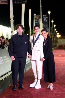 73rd San Sebastian International Film Festival: Flores para Antonio Red Carpet Alba Flores, Isaki Lacuesta, Elena Molina attended Flores para Antonio Red Carpet during 73rd San Sebastian International Film Festival at Victoria Eugenia Theatre on September 23, 2025 in Donostia San Sebastian, Spain Photo by IMAGO MPG Donostia San Sebastian Victoria Eugenia Theatre Euskadi Spain  Copyright: xMPGx