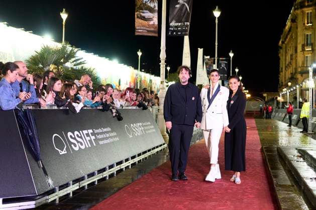 73rd San Sebastian International Film Festival: Flores para Antonio Red Carpet Alba Flores, Isaki Lacuesta, Elena Molina attended Flores para Antonio Red Carpet during 73rd San Sebastian International Film Festival at Victoria Eugenia Theatre on September 23, 2025 in Donostia San Sebastian, Spain Photo by IMAGO MPG Donostia San Sebastian Victoria Eugenia Theatre Euskadi Spain  Copyright: xMPGx