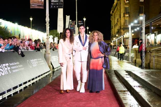 73rd San Sebastian International Film Festival: Flores para Antonio Red Carpet Lolita Flores, Alba Flores, Rosario Flores attended Flores para Antonio Red Carpet during 73rd San Sebastian International Film Festival at Victoria Eugenia Theatre on September 23, 2025 in Donostia San Sebastian, Spain Photo by IMAGO MPG Donostia San Sebastian Victoria Eugenia Theatre Euskadi Spain  Copyright: xMPGx