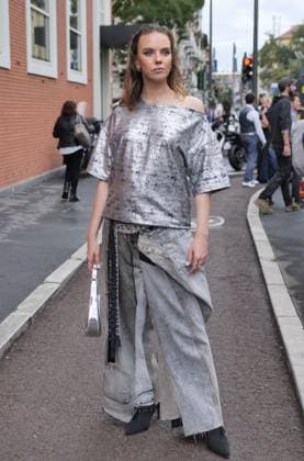 Milan, Milan Italy: Milan, Milan Women s Fashion Week Spring Summer 2026 - Women s Fashion, Spring Summer 2026 - Diesel fashion show - arrivals - In the photo: guest Milan  - ZUMAp169 20250923_zea_p169_826 Copyright: xLucaxPontix