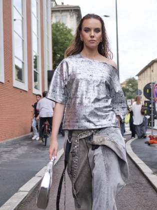 Milan, Milan Italy: Milan, Milan Women s Fashion Week Spring Summer 2026 - Women s Fashion, Spring Summer 2026 - Diesel fashion show - arrivals - In the photo: guest Milan  - ZUMAp169 20250923_zea_p169_827 Copyright: xLucaxPontix