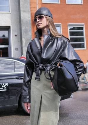 Milan, Milan Italy: Milan, Milan Women s Fashion Week Spring Summer 2026 - Women s Fashion, Spring Summer 2026 - Diesel fashion show - arrivals - In the photo: guest Milan  - ZUMAp169 20250923_zea_p169_846 Copyright: xLucaxPontix
