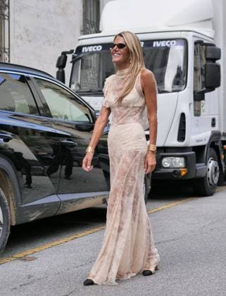 Milan, Milan Italy: Milan, Milan Women s Fashion Week Spring Summer 2026 - Women s Fashion, Spring Summer 2026 - Alberta Ferretti fashion show - arrivals - In the photo: guest Milan  - ZUMAp169 20250923_zea_p169_1102 Copyright: xLucaxPontix