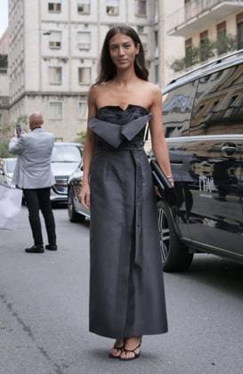 Milan, Milan Italy: Milan, Milan Women s Fashion Week Spring Summer 2026 - Women s Fashion, Spring Summer 2026 - Alberta Ferretti fashion show - arrivals - In the photo: guest Milan  - ZUMAp169 20250923_zea_p169_1104 Copyright: xLucaxPontix