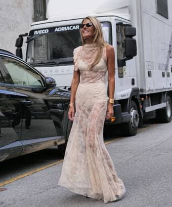 Milan, Milan Italy: Milan, Milan Women s Fashion Week Spring Summer 2026 - Women s Fashion, Spring Summer 2026 - Alberta Ferretti fashion show - arrivals - In the photo: guest Milan  - ZUMAp169 20250923_zea_p169_1106 Copyright: xLucaxPontix