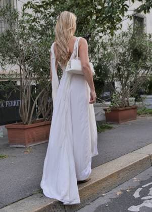 Milan, Milan Italy: Milan, Milan Women s Fashion Week Spring Summer 2026 - Women s Fashion, Spring Summer 2026 - Alberta Ferretti fashion show - arrivals - In the photo: guest Milan  - ZUMAp169 20250923_zea_p169_1117 Copyright: xLucaxPontix