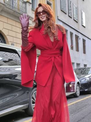 Milan, Milan Italy: Milan, Milan Women s Fashion Week Spring Summer 2026 - Women s Fashion, Spring Summer 2026 - Alberta Ferretti fashion show - arrivals - In the photo: guest Milan  - ZUMAp169 20250923_zea_p169_1122 Copyright: xLucaxPontix