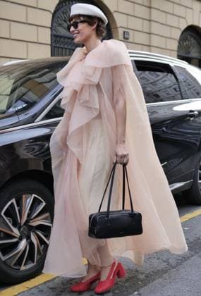 Milan, Milan Italy: Milan, Milan Women s Fashion Week Spring Summer 2026 - Women s Fashion, Spring Summer 2026 - Alberta Ferretti fashion show - arrivals - In the photo: guest Milan  - ZUMAp169 20250923_zea_p169_1127 Copyright: xLucaxPontix