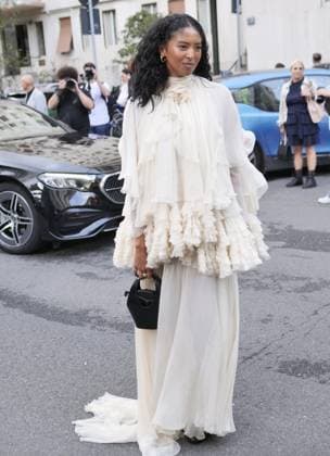 Milan, Milan Italy: Milan, Milan Women s Fashion Week Spring Summer 2026 - Women s Fashion, Spring Summer 2026 - Alberta Ferretti fashion show - arrivals - In the photo: guest Milan  - ZUMAp169 20250923_zea_p169_1129 Copyright: xLucaxPontix