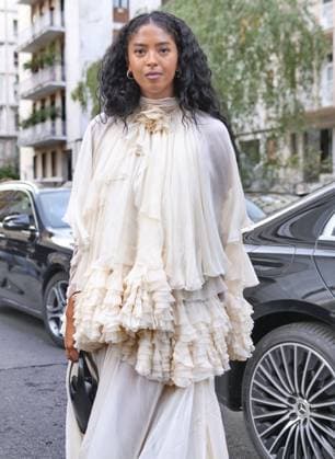 Milan, Milan Italy: Milan, Milan Women s Fashion Week Spring Summer 2026 - Women s Fashion, Spring Summer 2026 - Alberta Ferretti fashion show - arrivals - In the photo: guest Milan  - ZUMAp169 20250923_zea_p169_1131 Copyright: xLucaxPontix