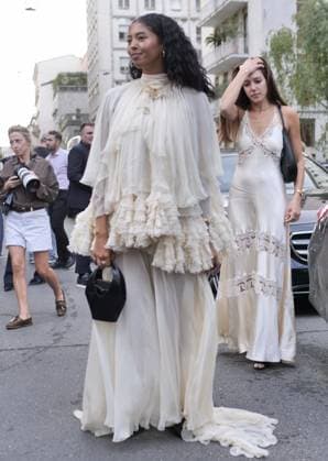 Milan, Milan Italy: Milan, Milan Women s Fashion Week Spring Summer 2026 - Women s Fashion, Spring Summer 2026 - Alberta Ferretti fashion show - arrivals - In the photo: guest Milan  - ZUMAp169 20250923_zea_p169_1132 Copyright: xLucaxPontix