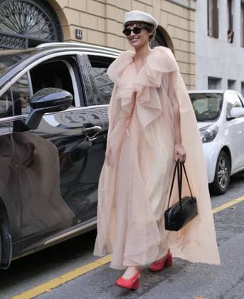 Milan, Milan Italy: Milan, Milan Women s Fashion Week Spring Summer 2026 - Women s Fashion, Spring Summer 2026 - Alberta Ferretti fashion show - arrivals - In the photo: guest Milan  - ZUMAp169 20250923_zea_p169_1134 Copyright: xLucaxPontix