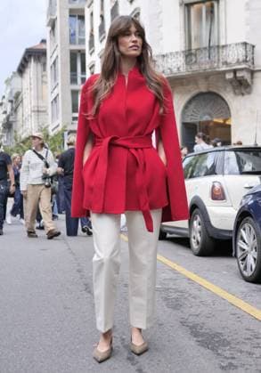 Milan, Milan Italy: Milan, Milan Women s Fashion Week Spring Summer 2026 - Women s Fashion, Spring Summer 2026 - Alberta Ferretti fashion show - arrivals - In the photo: guest Milan  - ZUMAp169 20250923_zea_p169_1139 Copyright: xLucaxPontix