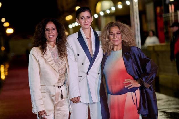 Flores Para Antonio - Red Carpet - 73rd San Sebastian International Film Festival Alba Flores, Lolita Flores, and Rosario Flores attend the red carpet event Flores para Antonio during the 73rd San Sebastian Donostia International Film Festival - Zinemaldia in San Sebastian, Spain, on September 23, 2025. San Sebastian Spain  Copyright: xCOOLMediax originalFilename: coolmedia-notitle250923_np8sm.jpg