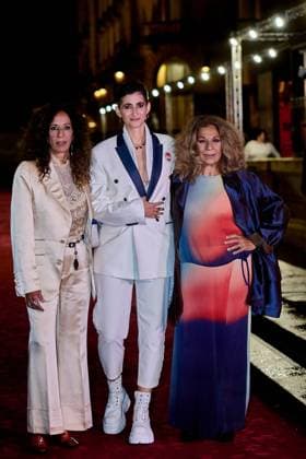 Flores Para Antonio - Red Carpet - 73rd San Sebastian International Film Festival Alba Flores, Lolita Flores, and Rosario Flores attend the red carpet event Flores para Antonio during the 73rd San Sebastian Donostia International Film Festival - Zinemaldia in San Sebastian, Spain, on September 23, 2025. San Sebastian Spain  Copyright: xCOOLMediax originalFilename: coolmedia-notitle250923_npDi4.jpg