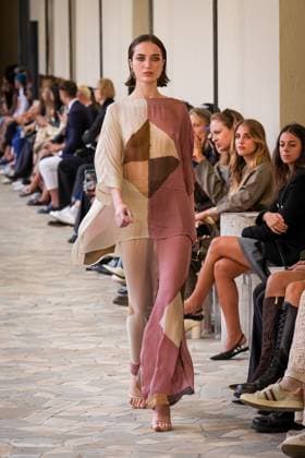 Martino Midali fashion show during the Milan Fashion Week - Womenswear S S 2026 in Milan, Italy on 23 September 2025. A model walks the runway at the Martino Midali fashion show during the Milan Fashion Week - Womenswear Spring Summer 2026 in Milan, Italy on 23 September 2025., Credit:Stefano Costantino TTL Avalon Italy, Milan  Copyright: xStefanoxCostantinoxTTLx xAvalonx 1039710175