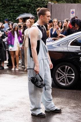 News - Diesel - Arrivals - Milan Fashion Week - Womenswear Spring Summer 2026 A guest is seen at the Diesel fashion show during Milan Fashion Week Women s Collection Spring Summer 2026. Milan (Italy), September 23rd, 2025. Photo: Cinzia Camela. Milan Circle Milano Italy Copyright: xCinziaxCamelax xLiveMediax LPN_2042751